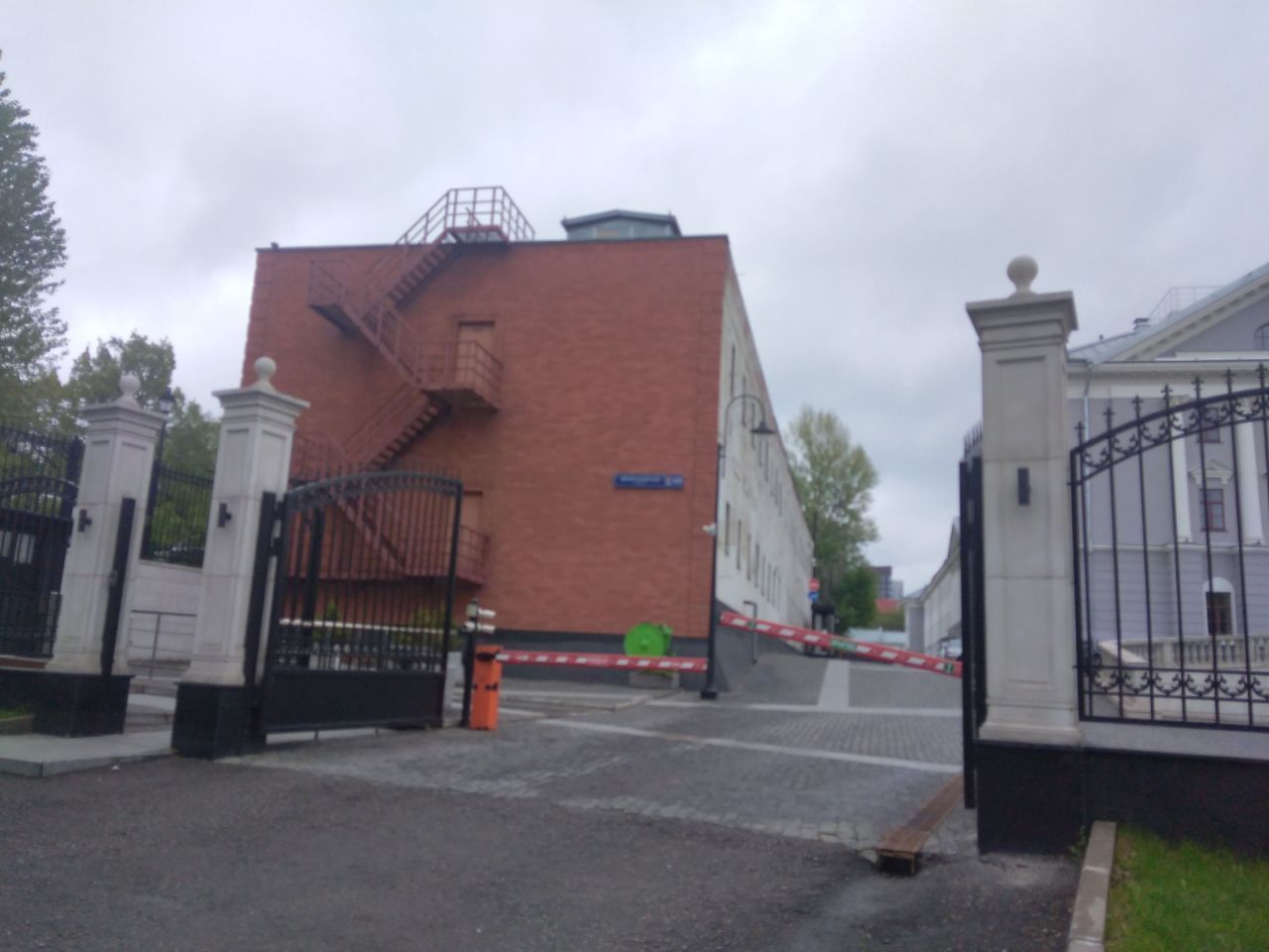 фасад дома, здание по адресу г Москва, ул Волочаевская, д 40 стр 2