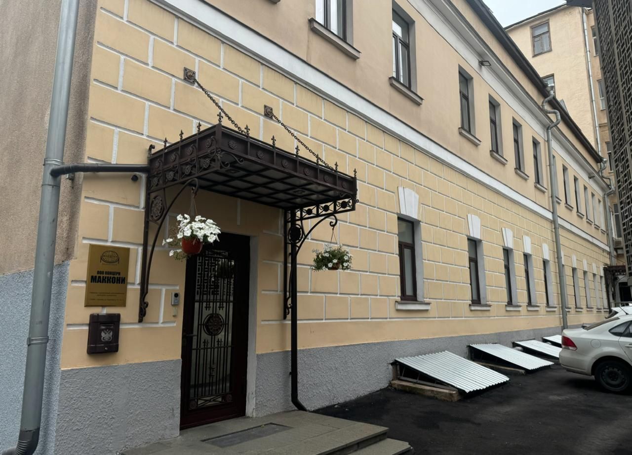 фасад дома, здание по адресу г Москва, ул Тверская, д 12 стр 2