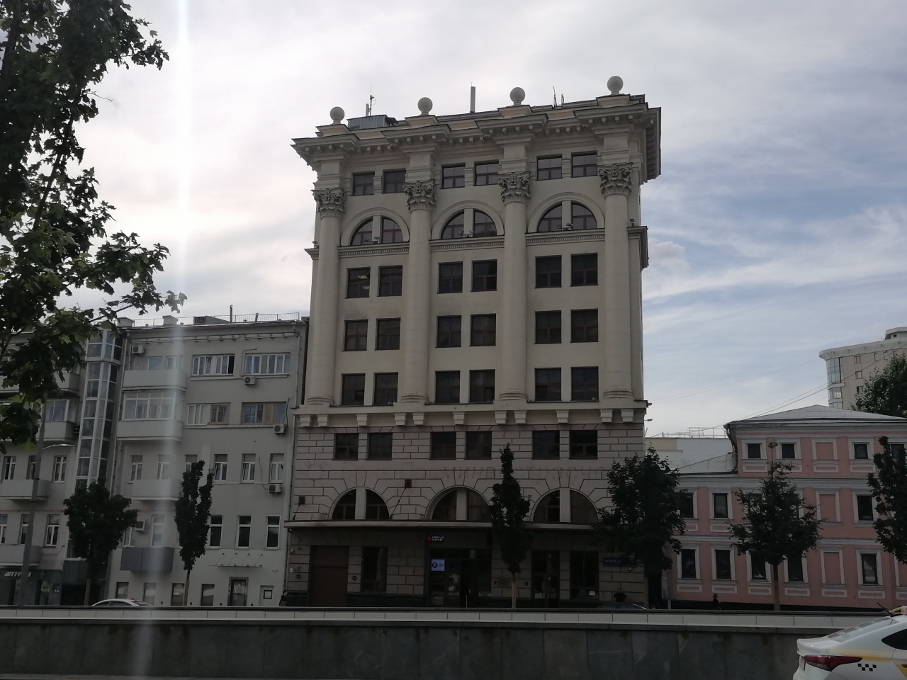 Новинский г д. Москва, Новинский бульвар, 3с1. М. Смоленская, Новинский бульвар, 7,. Новинский бульвар, 20ас3-6. Апартаментный комплекс "у Патриарших".