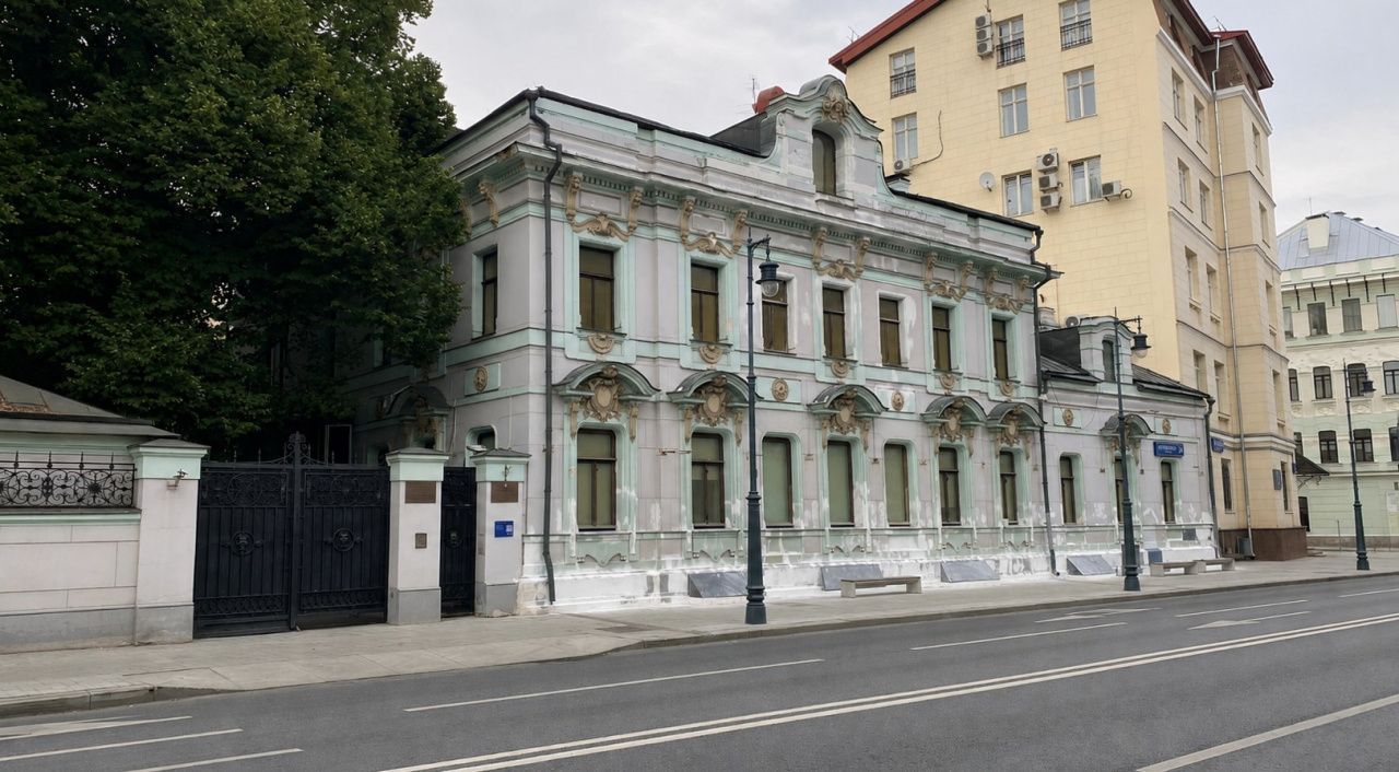 фасад дома, здание по адресу г Москва, ул Остоженка, д 24