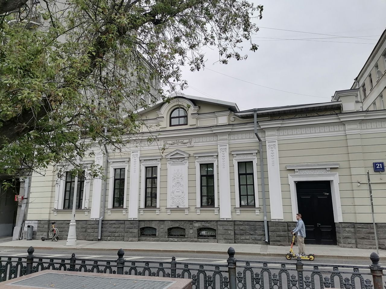 фасад дома, здание по адресу г Москва, Рождественский б-р, д 21 стр 1