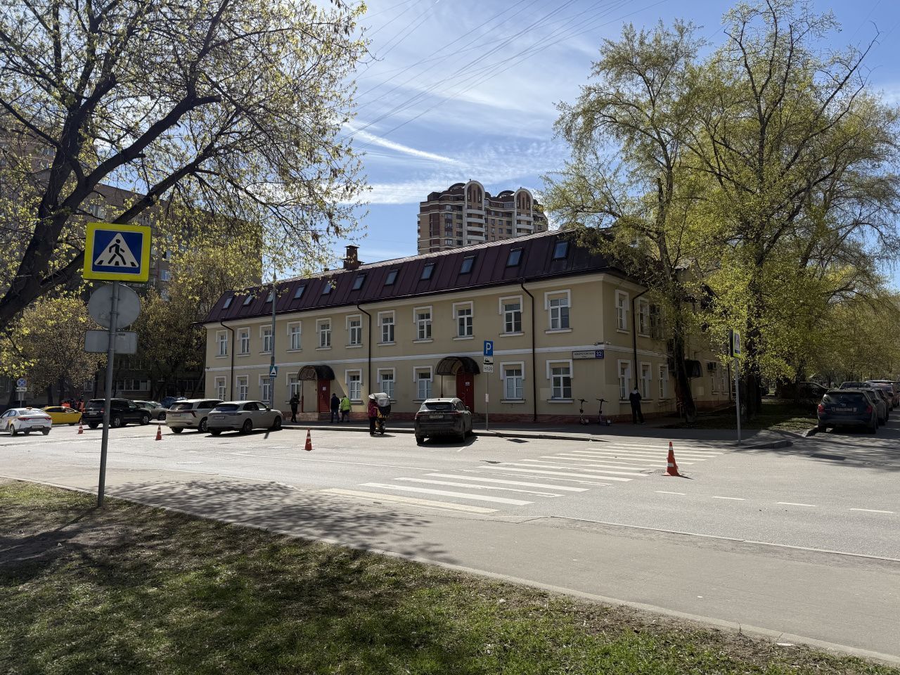 фасад дома, здание по адресу г Москва, ул Новорогожская, д 32 стр 1