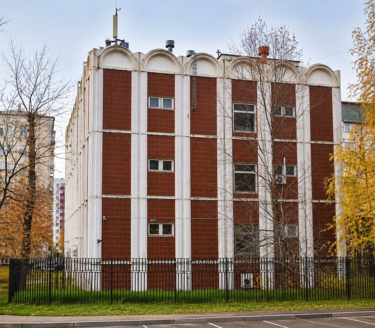 фасад дома, здание по адресу г Москва, ул Сайкина, д 13 к 1 стр 1