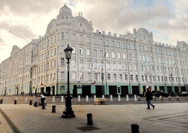 фасад дома, здание по адресу г Москва, ул Воздвиженка, д 4/7 стр 1